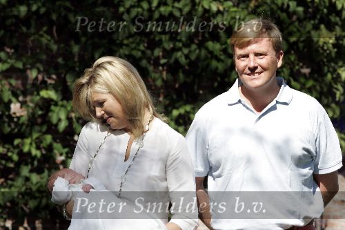 Wassenaar 17 juli 2005
Fotomoment met Maxima Amalia Prins Willem Alexander en Alexia bij hun woning \