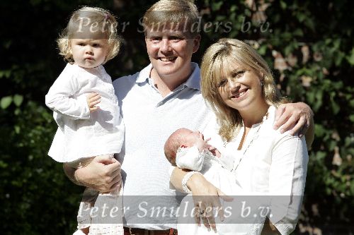Wassenaar 17 juli 2005
Fotomoment met Maxima Amalia Prins Willem Alexander en Alexia bij hun woning \