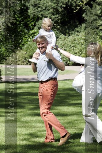 Wassenaar 17 juli 2005
Fotomoment met Maxima Amalia Prins Willem Alexander en Alexia bij hun woning \