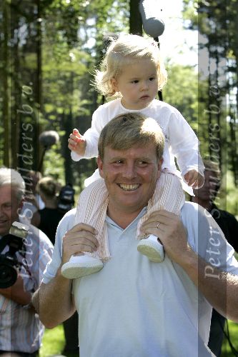 Wassenaar 17 juli 2005
Fotomoment met Maxima Amalia Prins Willem Alexander en Alexia bij hun woning \
