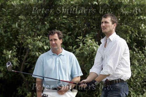 Halfweg 26 juli 2005
Sebastiaan Labrie laat golf clubsaanmeten van Taylor made.
Peter Smulders bv