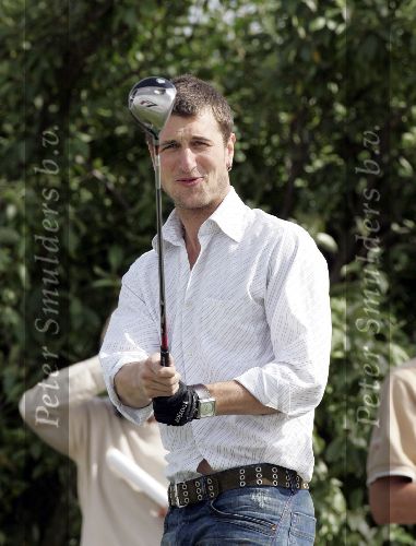 Halfweg 26 juli 2005
Sebastiaan Labrie laat golf clubsaanmeten van Taylor made.
Peter Smulders bv