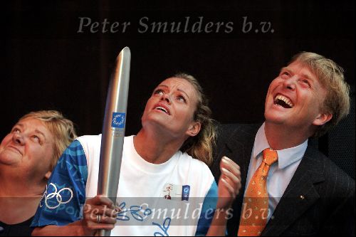 Amsterdam 23 juni 2004
Olympische fakkel in Amsterdam. Prins Willem Alexander Inge de Bruijn  Erica Terpstra en Elsemieke Havinga.