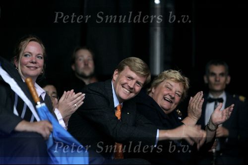 Amsterdam 23 juni 2004
Olympische fakkel in Amsterdam. Prins Willem Alexander    Erica Terpstra  en Hester Maij