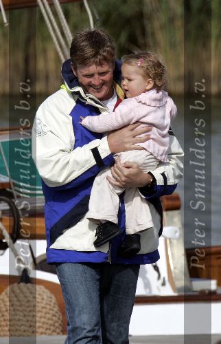 Muiden 4 juni 2005
Prins Willem Alexander varen met gropene draeck met Maxima Amalia Prins Haakon (Noorwegen) Mette Marit en hun dochter.
Peter Smulders bv
