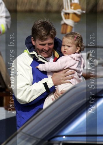 Muiden 4 juni 2005
Prins Willem Alexander varen met gropene draeck met Maxima Amalia Prins Haakon (Noorwegen) Mette Marit en hun dochter.
Peter Smulders bv