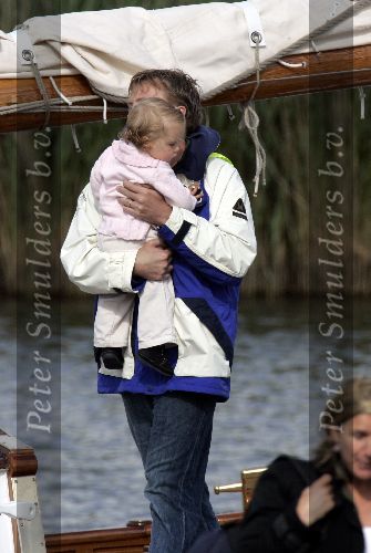 Muiden 4 juni 2005
Prins Willem Alexander varen met gropene draeck met Maxima Amalia Prins Haakon (Noorwegen) Mette Marit en hun dochter.
Peter Smulders bv