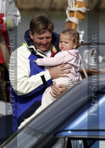 Muiden 4 juni 2005
Prins Willem Alexander varen met gropene draeck met Maxima Amalia Prins Haakon (Noorwegen) Mette Marit en hun dochter.
Peter Smulders bv