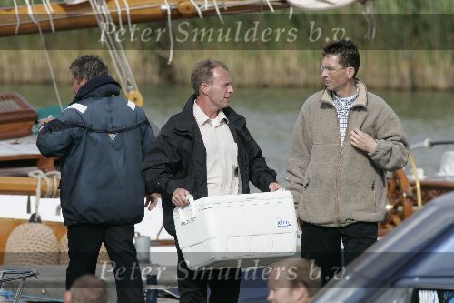 Muiden 4 juni 2005
Prins Willem Alexander varen met groene draeck met Maxima Amalia Prins Haakon (Noorwegen) Mette Marit en hun dochter. 
beveiliging
Peter Smulders bv