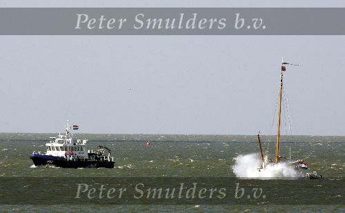 Muiden 4 juni 2005
Prins Willem Alexander varen met groene draeck met Maxima Amalia Prins Haakon (Noorwegen) Mette Marit en hun dochter.politieboot
Peter Smulders bv
