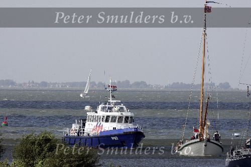 Muiden 4 juni 2005
Prins Willem Alexander varen met groene draeck met Maxima Amalia Prins Haakon (Noorwegen) Mette Marit en hun dochter.politieboot
Peter Smulders bv