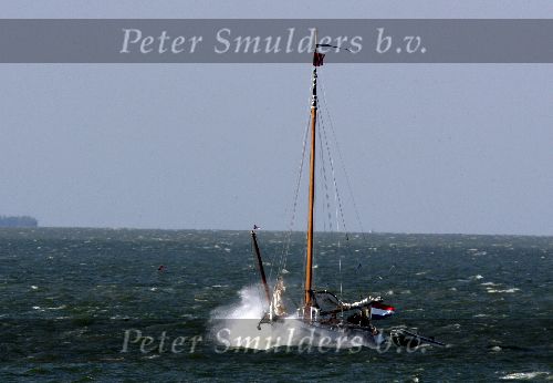 Muiden 4 juni 2005
Prins Willem Alexander varen met groene draeck met Maxima Amalia Prins Haakon (Noorwegen) Mette Marit en hun dochter.
Peter Smulders bv