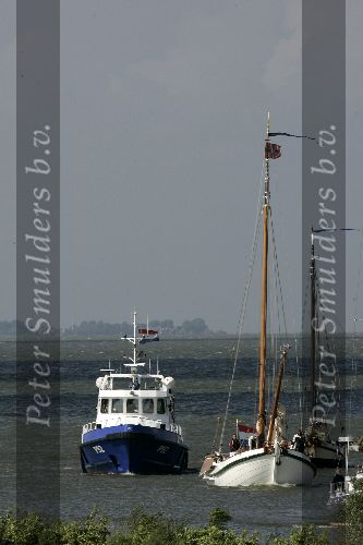 Muiden 4 juni 2005
Prins Willem Alexander varen met groene draeck met Maxima Amalia Prins Haakon (Noorwegen) Mette Marit en hun dochter.politieboot
Peter Smulders bv