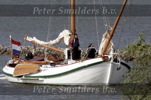 Muiden 4 juni 2005
Prins Willem Alexander varen met groene draeck met Maxima Amalia Prins Haakon (Noorwegen) Mette Marit en hun dochter.politieboot
Peter Smulders bv