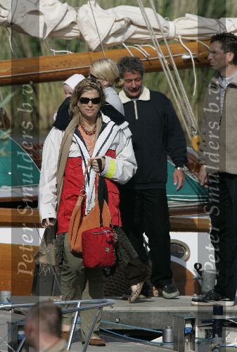 Muiden 4 juni 2005
Prins Willem Alexander varen met groene draeck met Maxima Amalia Prins Haakon (Noorwegen) Mette Marit en hun dochter.
Peter Smulders bv