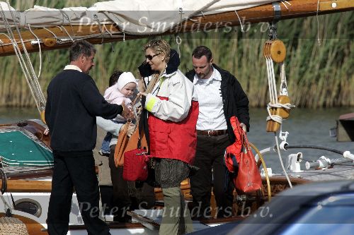 Muiden 4 juni 2005
Prins Willem Alexander varen met groene draeck met Maxima Amalia Prins Haakon (Noorwegen) Mette Marit en hun dochter.
Peter Smulders bv