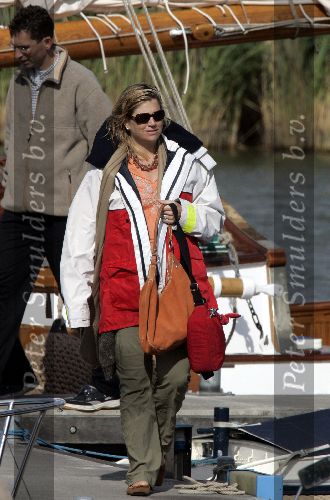 Muiden 4 juni 2005
Prins Willem Alexander varen met groene draeck met Maxima Amalia Prins Haakon (Noorwegen) Mette Marit en hun dochter.
Peter Smulders bv