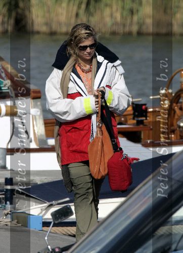 Muiden 4 juni 2005
Prins Willem Alexander varen met groene draeck met Maxima Amalia Prins Haakon (Noorwegen) Mette Marit en hun dochter.
Peter Smulders bv