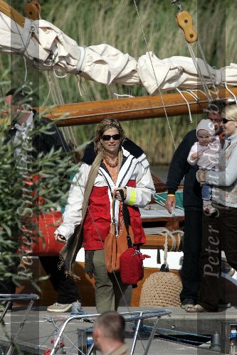 Muiden 4 juni 2005
Prins Willem Alexander varen met groene draeck met Maxima Amalia Prins Haakon (Noorwegen) Mette Marit en hun dochter.
Peter Smulders bv