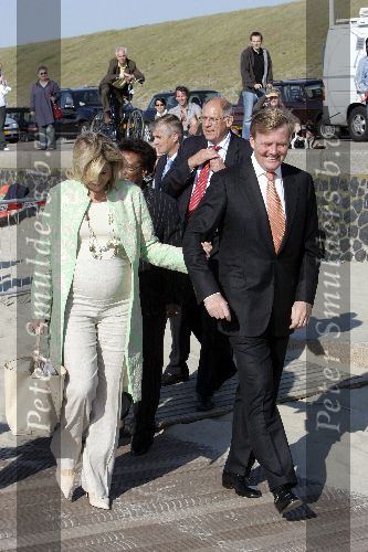 Scheveningen 9 juni 2005
Maxima  zwanger en Prins Willem Alexander bij strandtent Wij.
Feestje van Wapem.   
Peter Smulders bv