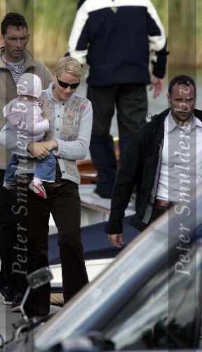 Muiden 4 juni 2005
Prins Willem Alexander varen met groene draeck met Maxima Amalia Prins Haakon (Noorwegen) Mette Marit en hun dochter.
Peter Smulders bv