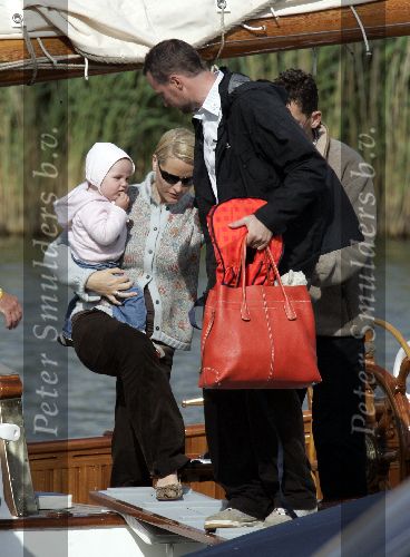 Muiden 4 juni 2005
Prins Willem Alexander varen met groene draeck met Maxima Amalia Prins Haakon (Noorwegen) Mette Marit en hun dochter.
Peter Smulders bv