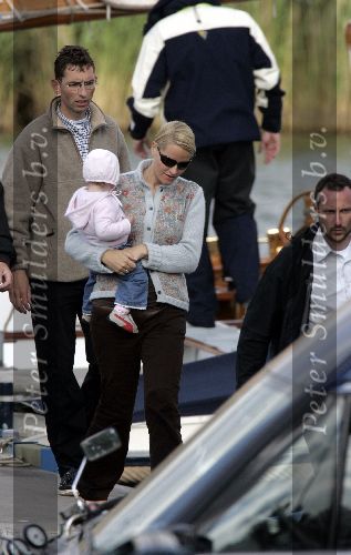 Muiden 4 juni 2005
Prins Willem Alexander varen met groene draeck met Maxima Amalia Prins Haakon (Noorwegen) Mette Marit en hun dochter.
Peter Smulders bv