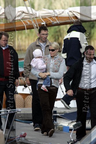 Muiden 4 juni 2005
Prins Willem Alexander varen met groene draeck met Maxima Amalia Prins Haakon (Noorwegen) Mette Marit en hun dochter.
Peter Smulders bv