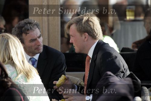 Scheveningen 9 juni 2005
Maxima  zwanger en Prins Willem Alexander bij strandtent Wij.
Feestje van Wapem.  Paul Rosemuller
Peter Smulders bv