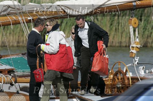 Muiden 4 juni 2005
Prins Willem Alexander varen met groene draeck met Maxima Amalia Prins Haakon (Noorwegen) Mette Marit en hun dochter.
Peter Smulders bv