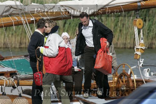 Muiden 4 juni 2005
Prins Willem Alexander varen met groene draeck met Maxima Amalia Prins Haakon (Noorwegen) Mette Marit en hun dochter.
Peter Smulders bv