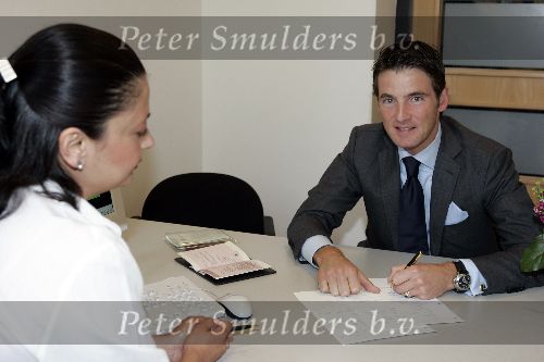 Amsterdam 3 juni 2005
Prins Maurits gaat zijn dochter Felicia aangeven bij stadsdeelraad.

Peter Smulders bv
