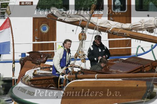 Muiden 4 juni 2005
Prins Willem Alexander varen met groene draeck met Maxima Amalia Prins Haakon (Noorwegen) Mette Marit en hun dochter.politieboot
Peter Smulders bv
