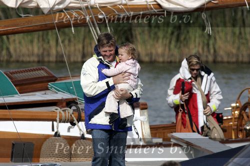 Muiden 4 juni 2005
Prins Willem Alexander varen met groene draeck met Maxima Amalia Prins Haakon (Noorwegen) Mette Marit en hun dochter.
Peter Smulders bv
