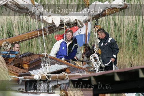 Muiden 4 juni 2005
Prins Willem Alexander varen met groene draeck met Maxima Amalia Prins Haakon (Noorwegen) Mette Marit en hun dochter.politieboot
Peter Smulders bv