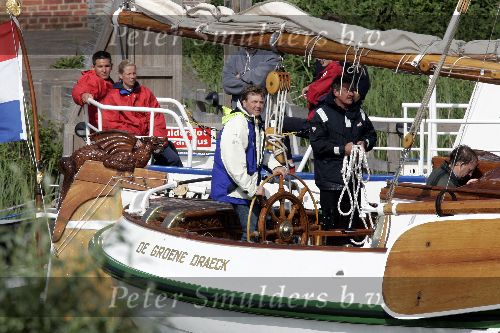 Muiden 4 juni 2005
Prins Willem Alexander varen met groene draeck met Maxima Amalia Prins Haakon (Noorwegen) Mette Marit en hun dochter.politieboot
Peter Smulders bv