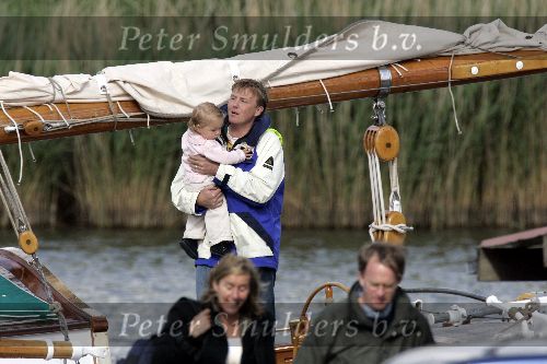 Muiden 4 juni 2005
Prins Willem Alexander varen met gropene draeck met Maxima Amalia Prins Haakon (Noorwegen) Mette Marit en hun dochter.
Peter Smulders bv