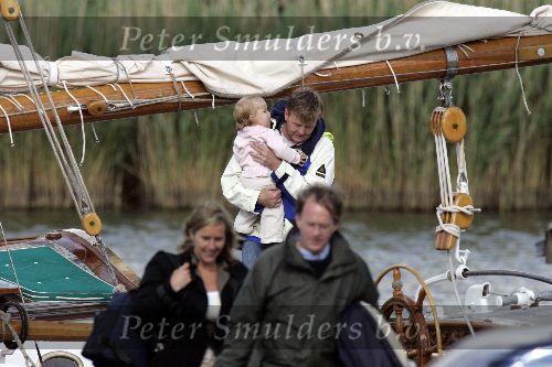 Muiden 4 juni 2005
Prins Willem Alexander varen met gropene draeck met Maxima Amalia Prins Haakon (Noorwegen) Mette Marit en hun dochter.
Peter Smulders bv
