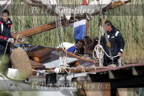 Muiden 4 juni 2005
Prins Willem Alexander varen met groene draeck met Maxima Amalia Prins Haakon (Noorwegen) Mette Marit en hun dochter.politieboot
Peter Smulders bv