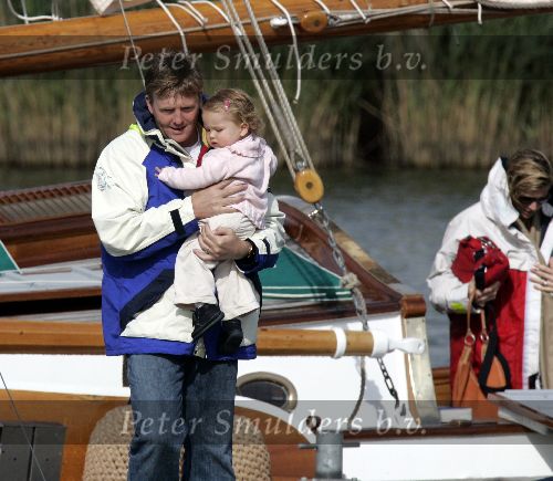 Muiden 4 juni 2005
Prins Willem Alexander varen met gropene draeck met Maxima Amalia Prins Haakon (Noorwegen) Mette Marit en hun dochter.
Peter Smulders bv