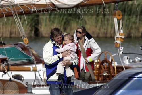 Muiden 4 juni 2005
Prins Willem Alexander varen met gropene draeck met Maxima Amalia Prins Haakon (Noorwegen) Mette Marit en hun dochter.
Peter Smulders bv
