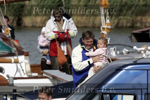 Muiden 4 juni 2005
Prins Willem Alexander varen met gropene draeck met Maxima Amalia Prins Haakon (Noorwegen) Mette Marit en hun dochter.
Peter Smulders bv