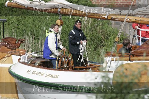Muiden 4 juni 2005
Prins Willem Alexander varen met groene draeck met Maxima Amalia Prins Haakon (Noorwegen) Mette Marit en hun dochter.politieboot
Peter Smulders bv