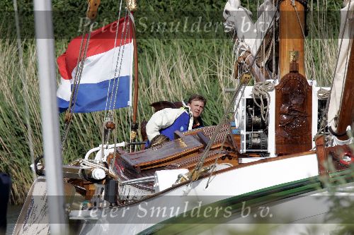Muiden 4 juni 2005
Prins Willem Alexander varen met groene draeck met Maxima Amalia Prins Haakon (Noorwegen) Mette Marit en hun dochter.politieboot
Peter Smulders bv