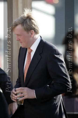 Scheveningen 9 juni 2005
Maxima  zwanger en Prins Willem Alexander bij strandtent Wij.
Feestje van Wapem.   met biertje
Peter Smulders bv