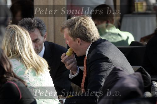 Scheveningen 9 juni 2005
Maxima  zwanger en Prins Willem Alexander bij strandtent Wij.
Feestje van Wapem.  Paul Rosemuller
Peter Smulders bv