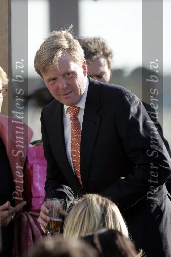 Scheveningen 9 juni 2005
Maxima  zwanger en Prins Willem Alexander bij strandtent Wij.
Feestje van Wapem.   met biertje
Peter Smulders bv
