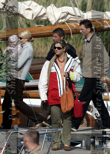 Muiden 4 juni 2005
Prins Willem Alexander varen met groene draeck met Maxima Amalia Prins Haakon (Noorwegen) Mette Marit en hun dochter.
Peter Smulders bv