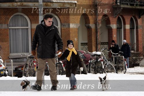 Amsterdam 6 maart 2005
Barry Hay met dochter en hondjs in de sneeuw
Peter Smulders bv