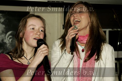 Amsterdam 1 maart 2005
Feestje van Gotcha met Georgina Verbaan.
Do zangeres met Hanna  
Peter Smulders bv